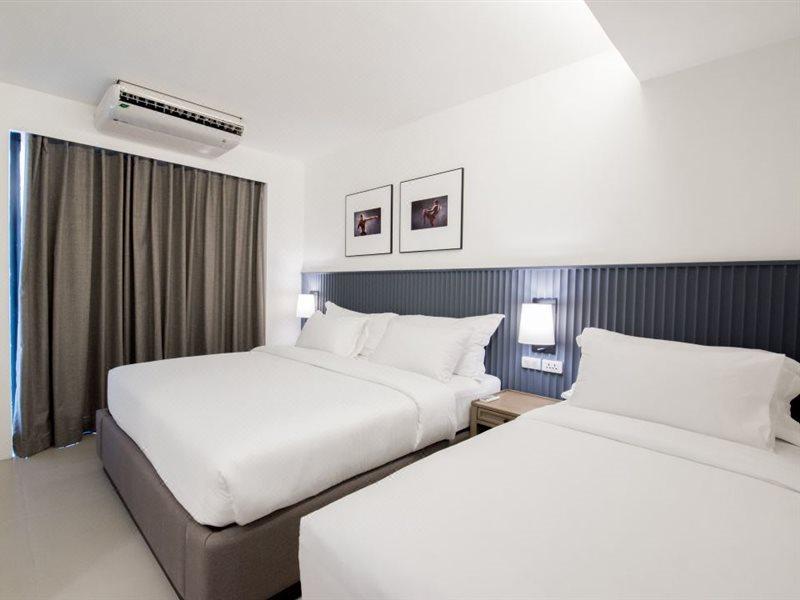 Marina House Muaythai Ta-Iad Phuket Chalong Exteriör bild
